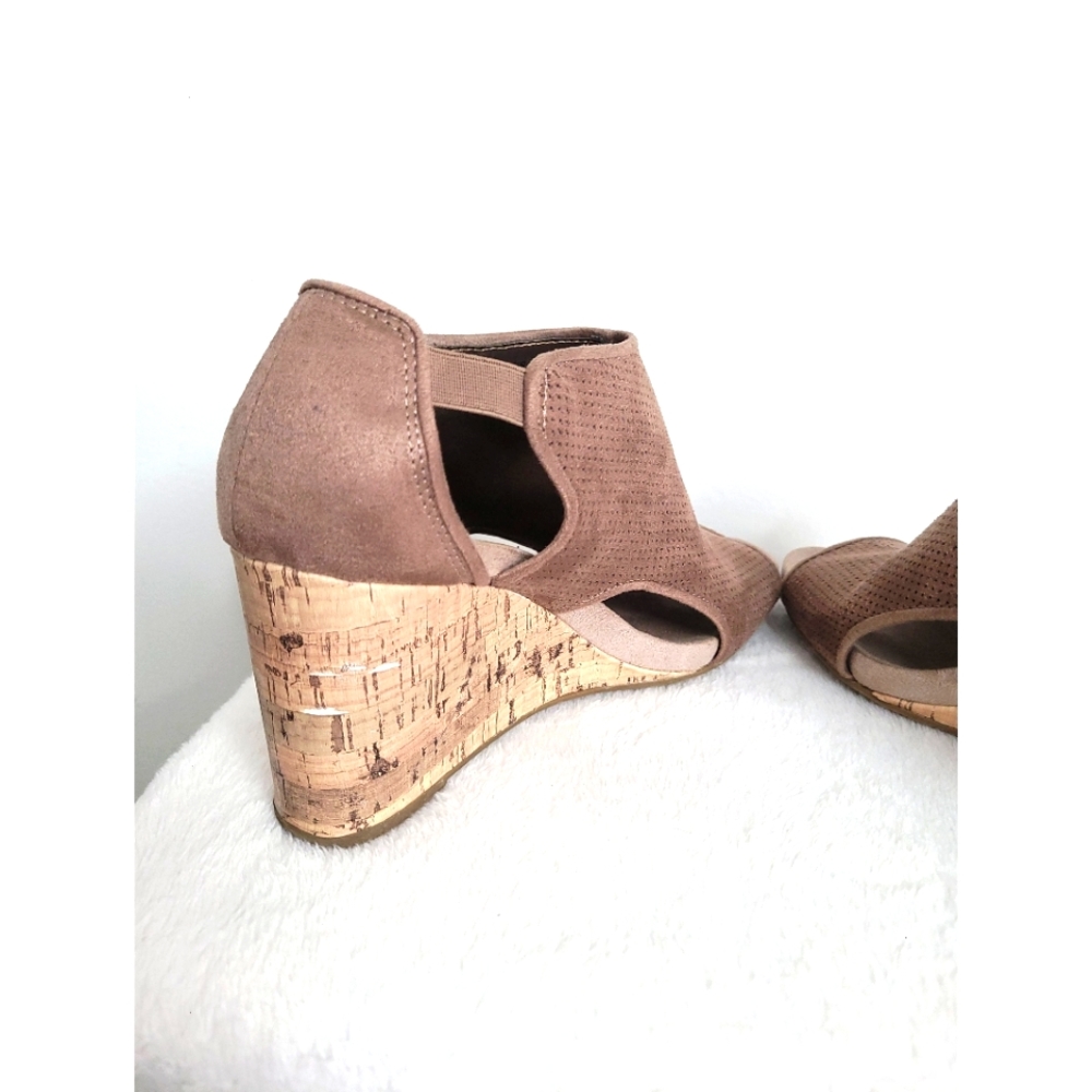 Open Toe Wedges - Picture 7 of 7